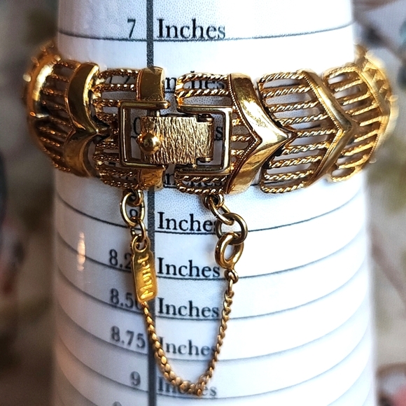 MONET Chevron Shape Gold Tone Vintage Safety Chain Bracelet Excellent Condition - Picture 7 of 8